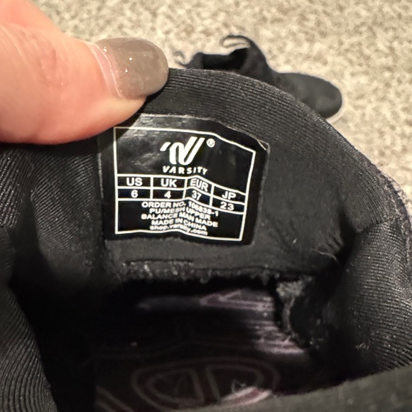 Varsity Vibe Training Shoes - Picture 2 of 7